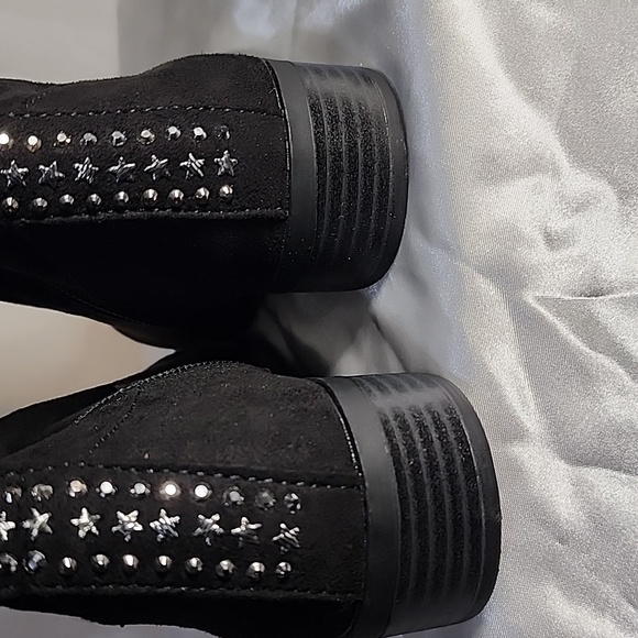 NIB- Madden Girl Tall Black Boots with Silver Embellishments - Picture 3 of 9